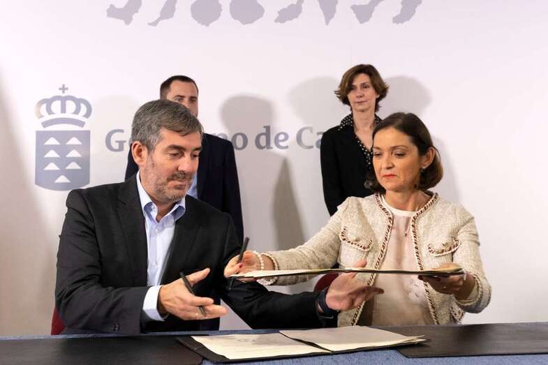 Momento de la firma del convenio (Foto TA)